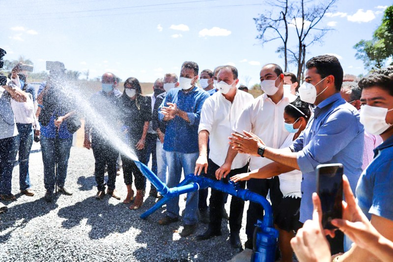 <em>Vice-governador Carlos Brandão acompanhou a entrega do sistema de abastecimento de água para os bairros Imigrantes e Vila Palmares (Foto: Luiz Paula)</em>