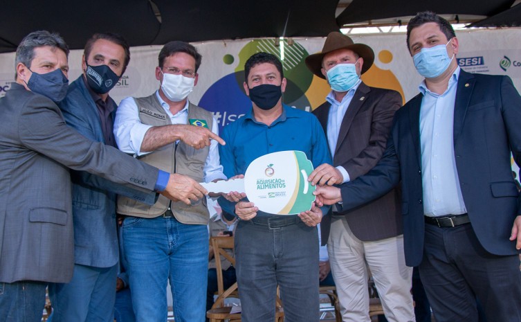 Prefeitos ressaltam importância da entrega de 19 caminhões oriundos de convênio entre Ministério da Cidadania e Governo do Tocantins - Foto: Carlessandro Souza/Governo do Tocantins