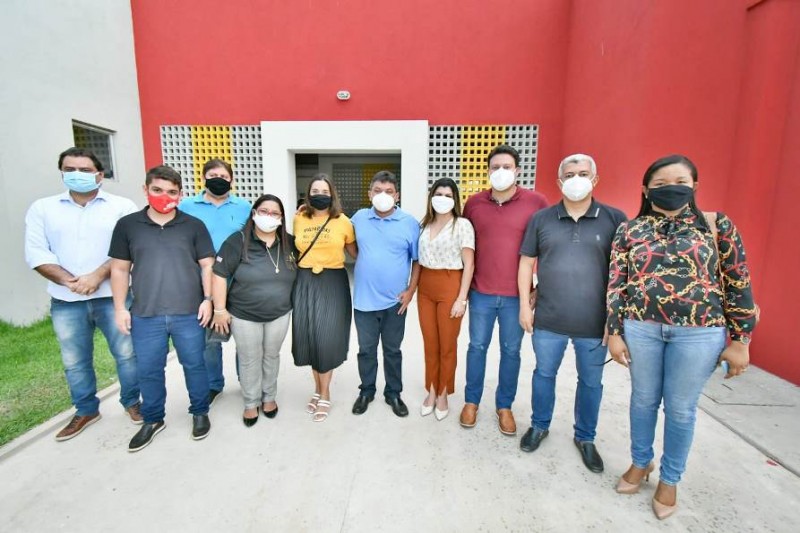 <em>Secretários Felipe Camarão e Márcio Jerry e equipes vistoriaram a creche (Foto: Lauro Vasconcelos)</em>