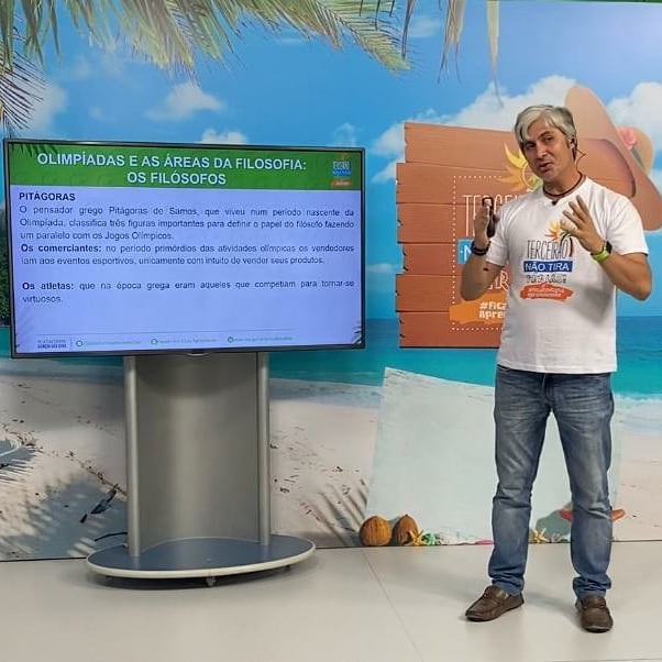 <em>Lives da 4ª edição do ‘Terceirão não tira férias’ iniciam com aulão ao vivo em TV aberta (Foto: Reprodução)</em>
