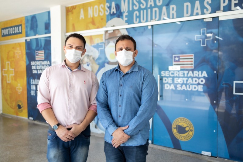 <em>Professor de Imunologia, Eduardo Martins de Sousa, e diretor geral do Lacen-MA, Lídio Gonçalves, destacam a importância da pesquisa (Foto: Ruy Barros)</em>