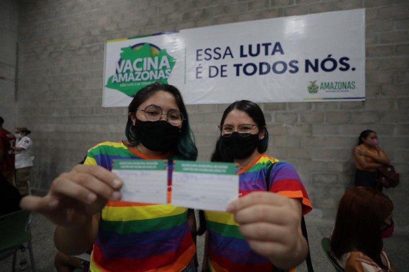 Casal inicia imunização no “Vacina Amazonas”