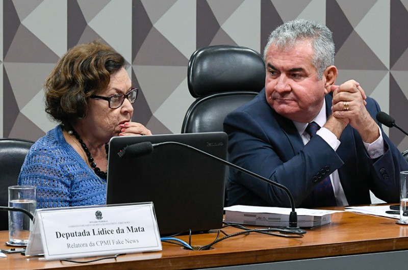 A relatora da CPMI das Fake News, deputada Lídice da Mata, e o presidente do colegiado, senador Angelo Coronel, em reunião em março de 2020 - Marcos Oliveira/Agência Senado