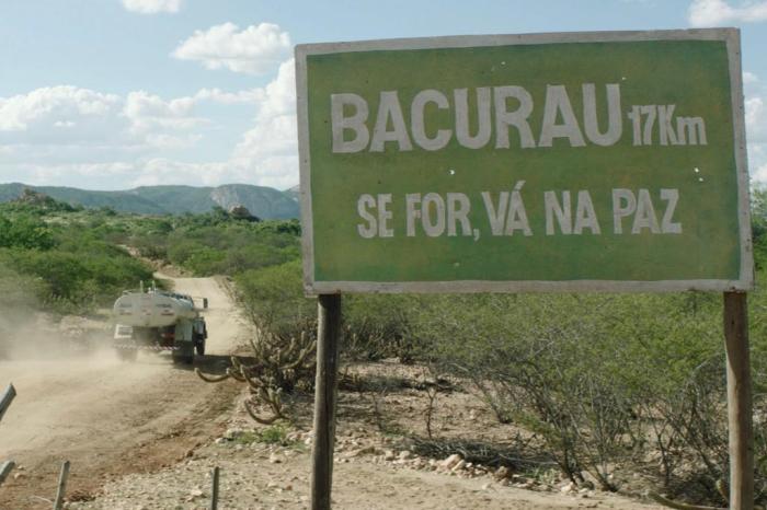 Na ficção, pequena comunidade no Nordeste enfrenta processo violento de extinção. Foto: SBS Distribution/Reprodução