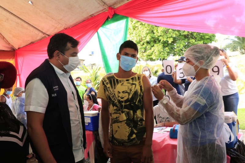 A meta é aplicar 400 doses de vacinas contra a Covid-19 na população com 18 anos ou mais.