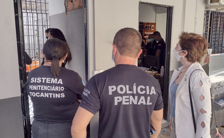 Durante a visita, a gestão da Unidade Penal de Palmas e os representantes da OAB alinham ações para a melhoria da custódia da mulher encarcerada - Foto: Seciju/ Governo do Tocantins