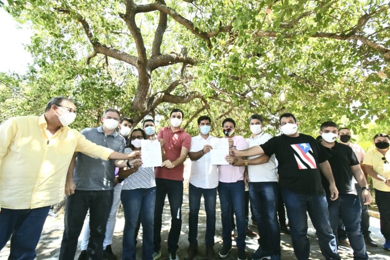 Assinatura de ordem de serviço para reforma do CE Paulo I, em Matões (Foto: Lauro Vasconcelos) 