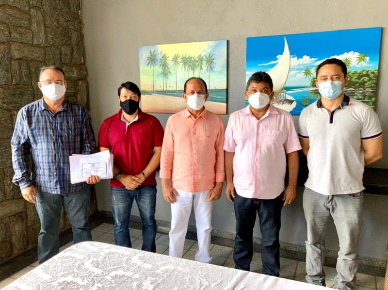 <em>Prefeito de São José de Ribamar, Dr. Julinho, recebe o secretário Márcio Jerry e equipe de regularização fundiária da Secid (Foto: Divulgação)</em>