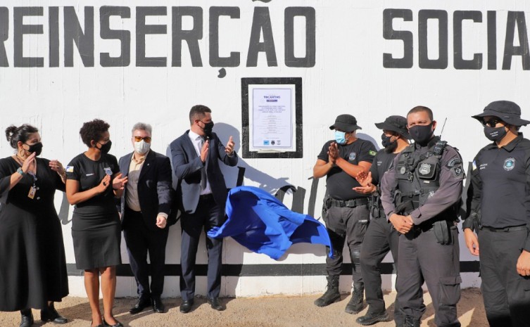 O secretário e a equipe técnica do Sistema Penal inauguraram o Espaço Multiuso para atividades de trabalho e a Fábrica de Artefatos de Concreto na Unidade de Palmas - Foto: Antônio Gonçalves/Governo do Tocantins