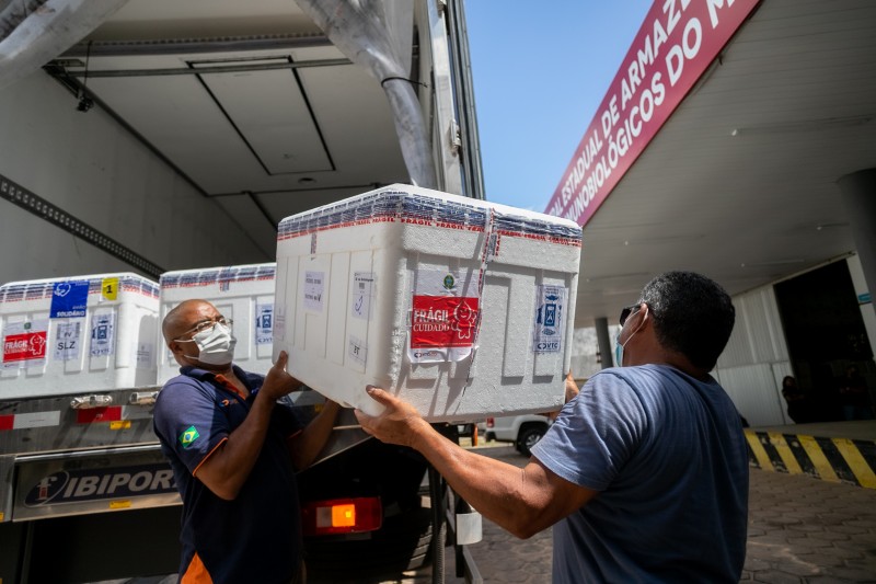  <em>Equipes intensificam a distribuição dos imunizantes aos municípios (Foto: Ruy Barros)</em>