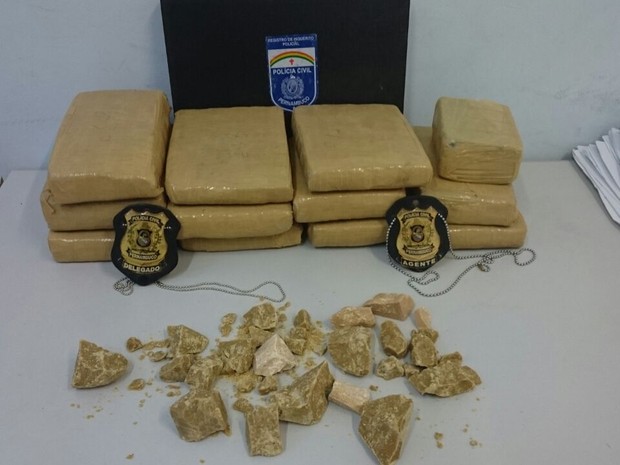 Droga apreendida estava em um depósito, em Caetés (Foto: Divulgação/Polícia Militar)