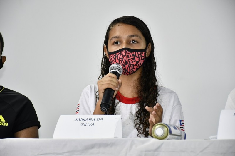 Jainara da Silva Elias, estudante do NAAH/S, relatou sua história e experiência como estudante do Núcleo (Foto: Lauro Vasconcelos)