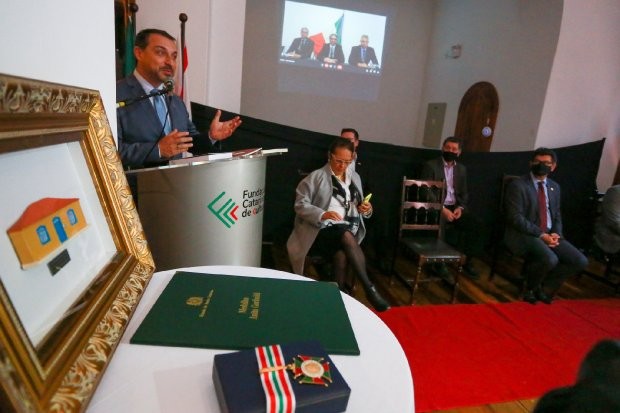 Fotos: Julio Cavalheiro/Secom O “Colóquio Internacional dos 200 anos de Anita Garibaldi: história, identidade e literatura”, foi aberto oficialmente na manhã desta quarta-feira, 11, com a presença do governador Carlos Moisés. Organizado pela Fundação Cata