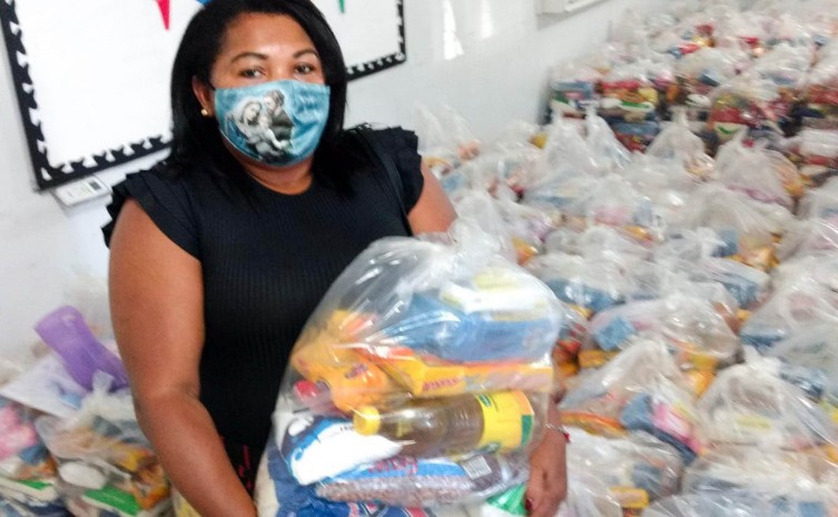 Marcilene Ferreira de Sousa disse que está precisando muito dos alimentos - Foto: Carlessandro Souza/Governo do Tocantins