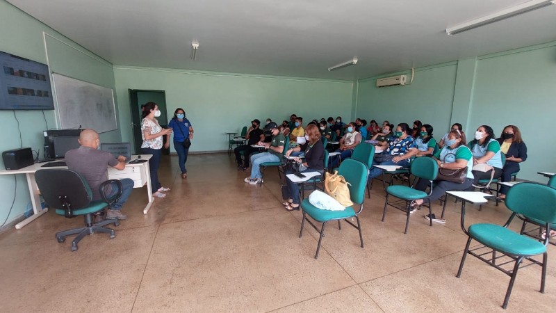 FCecon capacita profissionais de educação e saúde