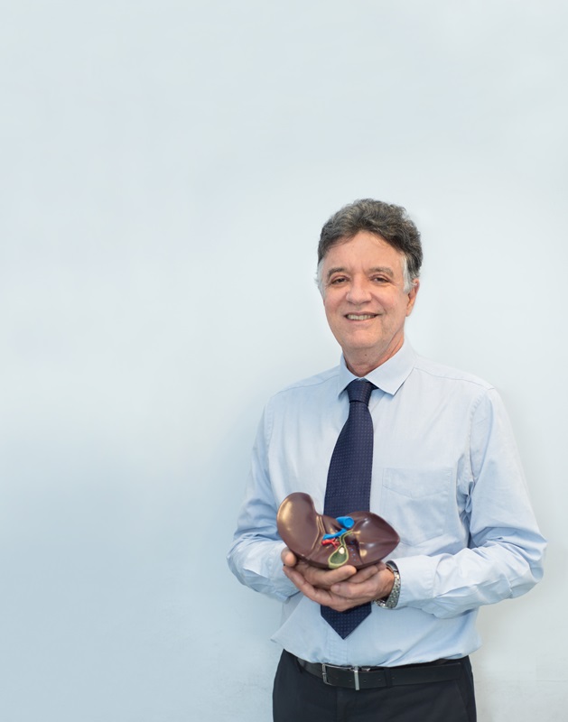O médico cirurgião especialista em hepatologia Cláudio Lacerda está à frente do programa