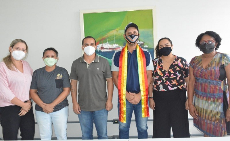 <em>Equipe da Seduc com representantes do Fórum Estadual LGBT (Foto: João Aroucha)</em>