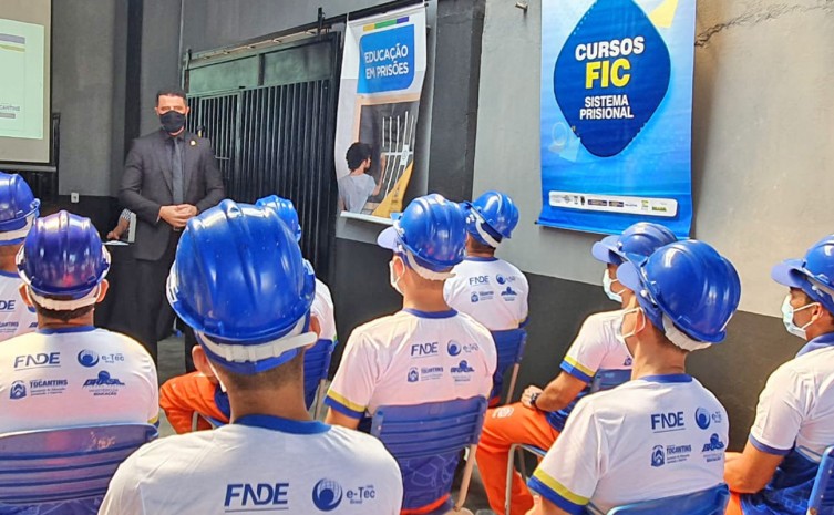 Os formandos receberam certificação de 180 horas/aula com direito a remição de pena por estudo - Foto: Marcos Miranda/ Governo do Tocantins