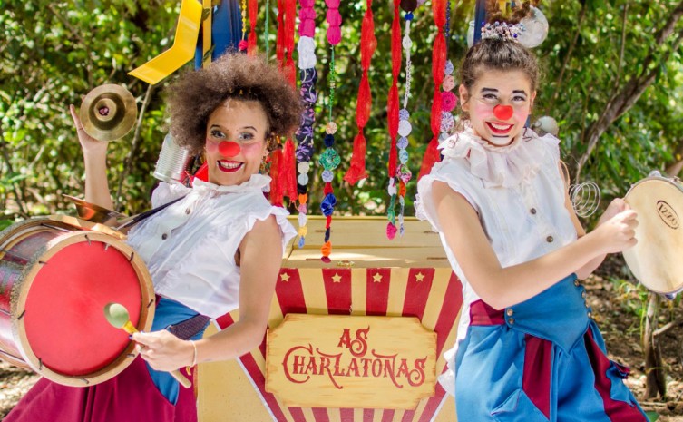 Espetáculo tem criação, produção e encenação das artistas circenses Ester Monteiro, a palhaça Tapioca, e Giovana Kurovski, a palhaça Girassol - Foto: Divulgação