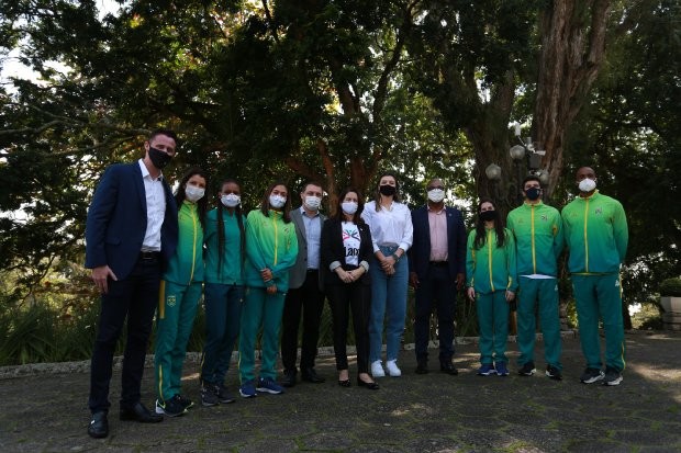 Foto: Júlio Cavalheiro/Secom Atletas catarinenses que participaram das Olimpíadas de Tóquio foram recepcionados pelo governador Carlos Moisés, na manhã desta sexta-feira, 20, na Casa D'Agrônomica, em Florianópolis. Durante o encontro, o chefe do Executivo