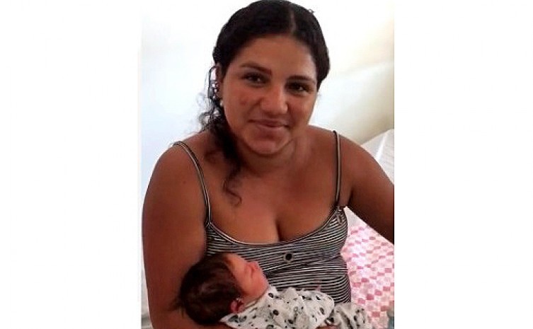 Vanessa da Silva e Souza, ficou feliz com a ação realizada pela equipe da unidade hospitalar - Foto: Saúde/Governo do Tocantins