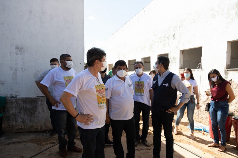 Secretário Márcio Jerry e Carlos Lula visitaram a cidade de São Domingos do Azeitão para verificar as demandas da população. (Foto: Divulgação)
