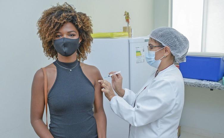 Até o momento, 20,35% da população está com o ciclo vacinal fechado, ou seja, já recebeu as duas doses do imunizando ou a dose única, no caso da vacina Janssen - Foto: Raiza Milhomem/Prefeitura de Palmas