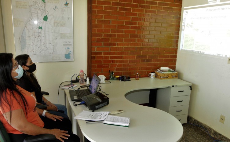 A gerente de Resíduos Sólidos da Semarh, Hélia Azevedo Pacheco, destacou a importância do Webinar de contribuir no desenvolvimento técnico das equipes dos órgãos ambientais - Foto: Marcel de Paula/Governo do Tocantins