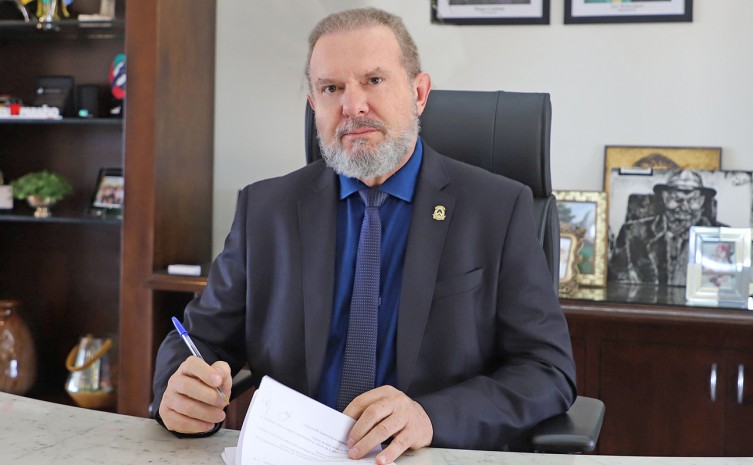 Governador Mauro Carlesse busca consolidar parcerias para viabilizar o desassoreamento do Rio Javaés - Foto: Nilson Chaves/Governo do Tocantins