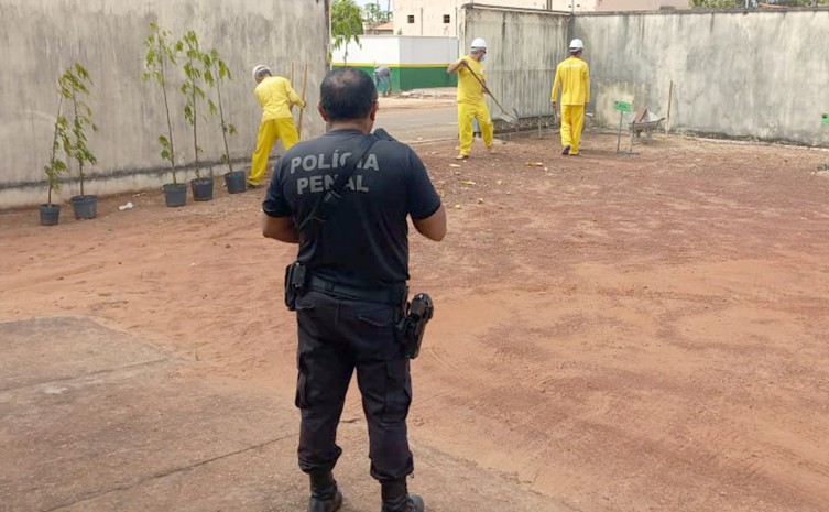 Arborização do Fórum de Miranorte feita pelos custodiados da Unidade Penal de Barrolândia - Foto: Seciju/Governo do Tocantins
