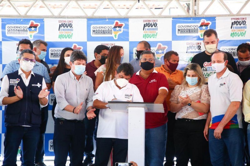 Secretário Márcio Jerry assina ordem de serviço para obra de reforma do Hospital Municipal de São Domingos do Azeitão. (Foto: Divulgação)