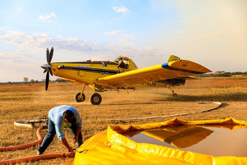 Cerca de 261 mil litros d’água já foram jogados pelos aviões. - Foto por: Marcos Vergueiro/Secom-MT