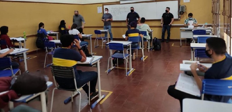 Professores visitam escolas de Cuiabá, explicando aos estudantes como será o curso - Foto por: Harleid Claiton