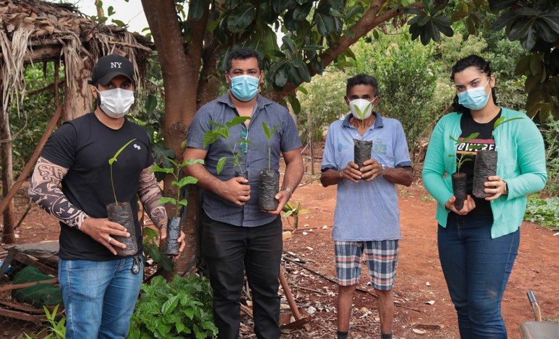  Professores e acadêmicos desenvolvem o projeto de extensão, incentivando a produção sustentável nas propriedades rurais em Estreito (Foto: Divulgação)