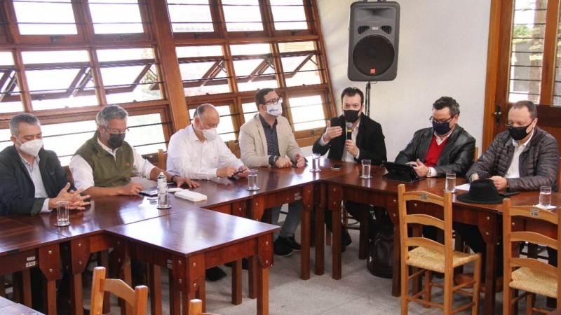 Reunião ocorreu na Casa da Assembleia Legislativa no Parque de Exposições Assis Brasil, em Esteio - Foto: Nabor Goulart/Ascom Casa Civil