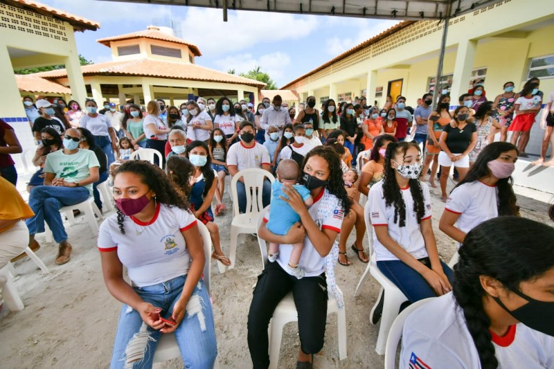 Alegria e emoção tomaram conta da comunidade escolar do C.E. Prof. Antônio Laércio Alves Fernandes dos Reis. (Foto: Cinaldo Oliveira)