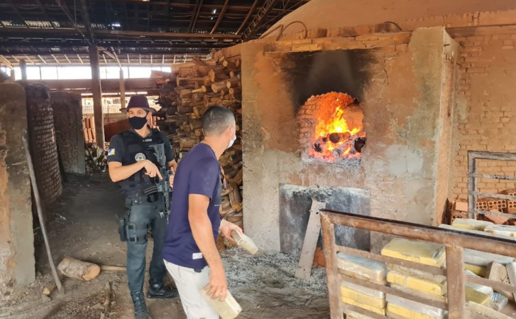 Destruição do entorpecente foi coordenada pela 21ª Delegacia de Polícia Civil e contou com o apoio da Polícia Militar de Tocantinópolis - Foto: Segurança Pública/Governo do Tocantins