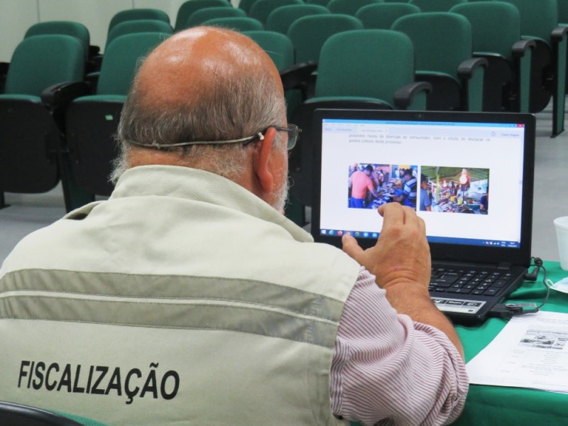 Práticas na manipulação e armazenamento de alimentos