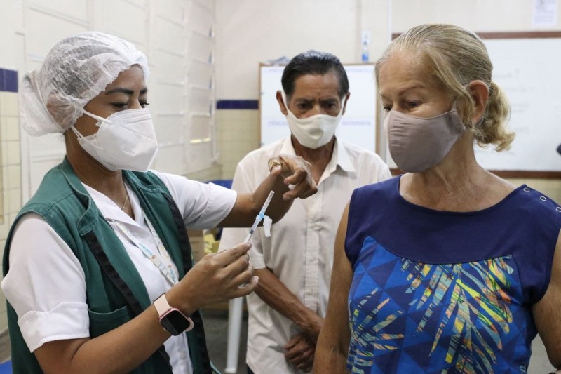 Dose de reforço em Manaus. FOTOS: Roberto Carlos/Secom