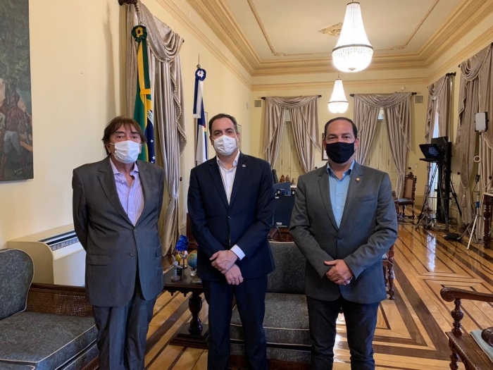Empresário e presidente do AVANTE Garanhuns, Givaldo Calado de Freitas, governador Paulo Câmara e o deputado estadual e líder do governo na Alepe, Sivaldo Albino (PSB). Foto: Divulgação