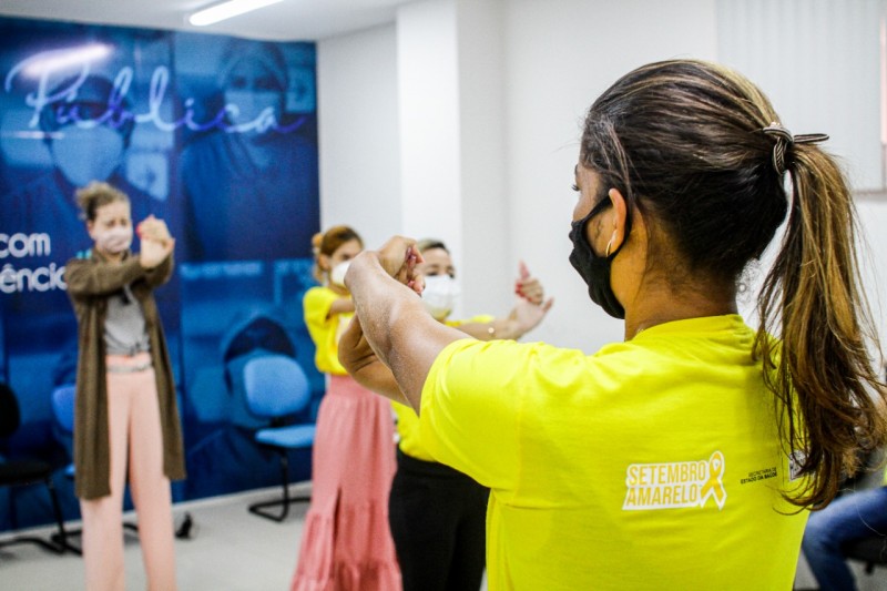 Ginástica laboral foi uma das atividades oferecidas (Foto: Laécio Fontenele)