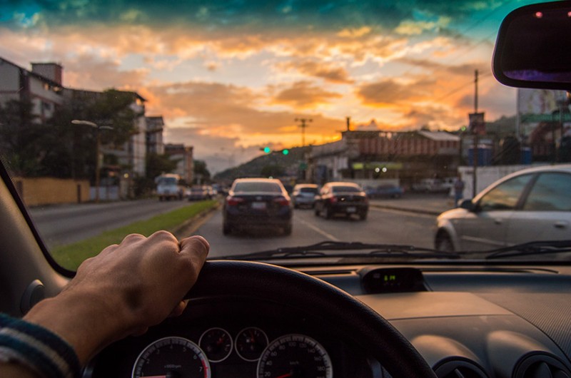 Quem obtiver CNH para carro automático não poderá dirigir veículo com câmbio manual, diz o texto - Aktham El Halabi/iStockphoto