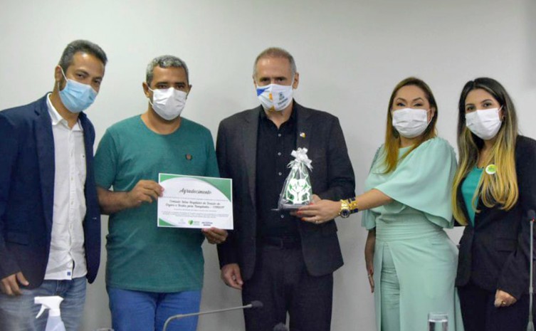 Profissionais receberam o selo em reconhecimento a atuação do serviço de transplante - Foto: Luciana Barros/Governo do Tocantins