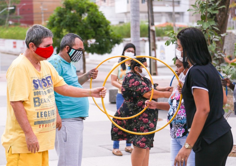 Atividades integrativas com moradores das três residências terapêuticas estaduais, na Praça do Foguete (Foto: Caio Oliveira)