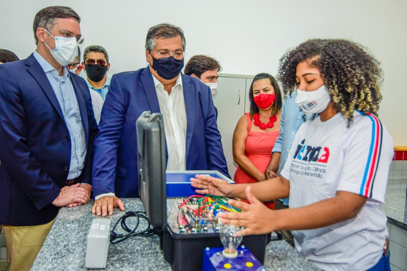 Alunos do IEMA Itaqui-Bacanga apresentaram projetos na inauguração dos laboratórios. (Foto: Karlos Geromy)