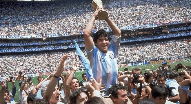 Maradona conduziu a Argentina ao título mundial de 1986 no México. Foto: Agência Estado 1986