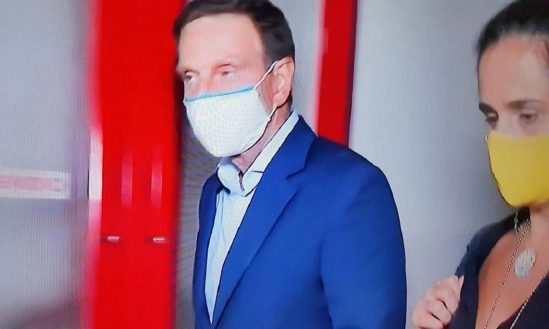 Prefeito do Rio, Marcelo Crivella, é levado para a Cidade da Polícia na Zona Norte. (Foto: Reprodução TV Globo)