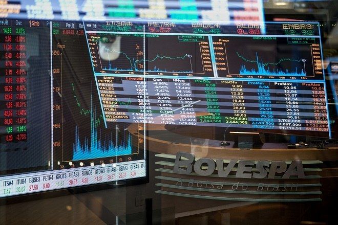 Ibovespa cai abaixo dos 113 mil pontos - (Foto: Diego Padgurschi/Folhapress - 09.05.2015)