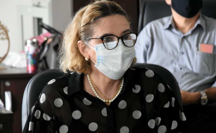 A superintendente de Vigilância em Saúde (SVS) da SES, Perciliana Bezerra, afirma que a população que não completou o ciclo vacinal prejudica as ações de combate à Covid-19 - Foto: André Araujo/Governo do Tocantins