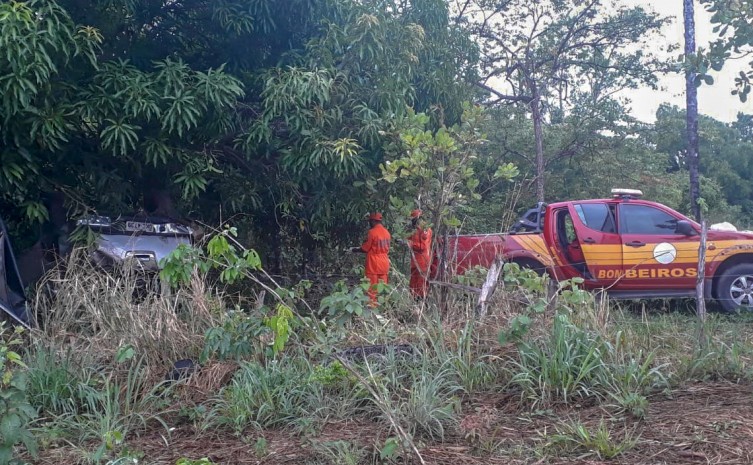 Acidente foi no sábado, 16, na Rodovia TO- 040, na curva da Ponte Rio Gameleira, que fica na zona rural do município de Dianópolis - Foto: Corpo de Bombeiros/Governo do Tocantins